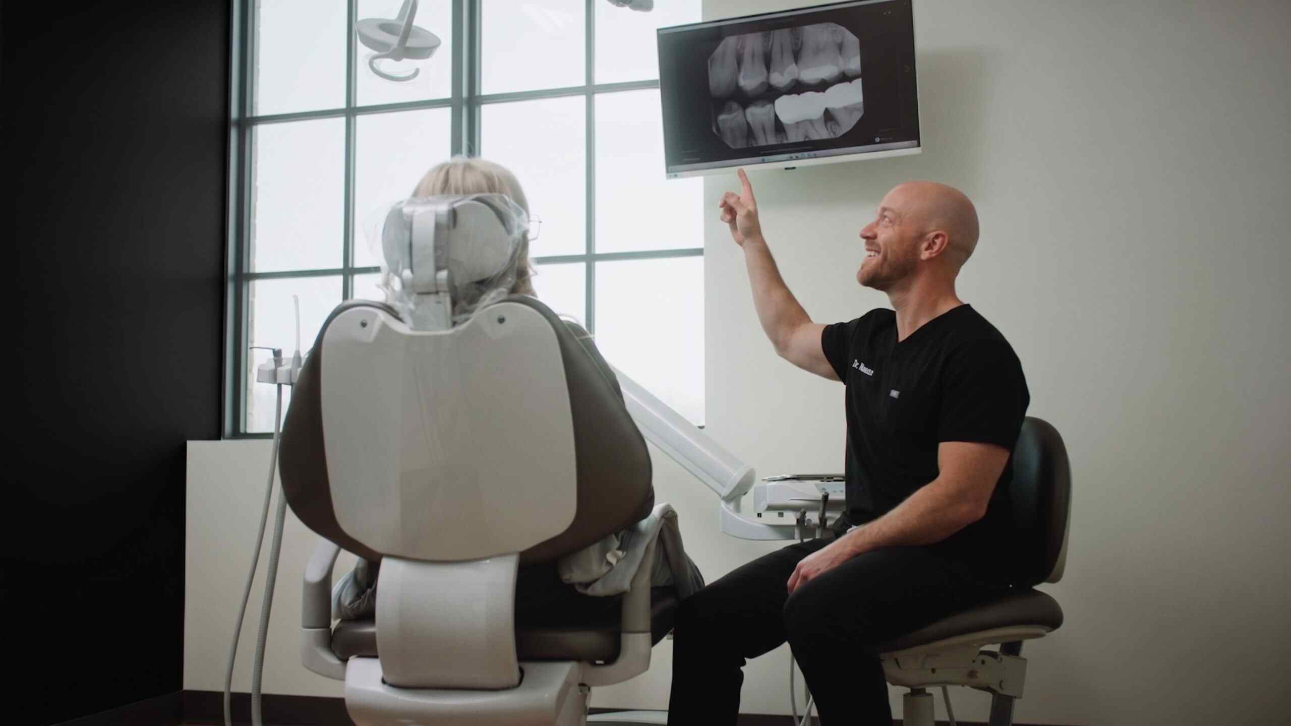 Dr. Nauss reviewing a 3D dental scan with a patient